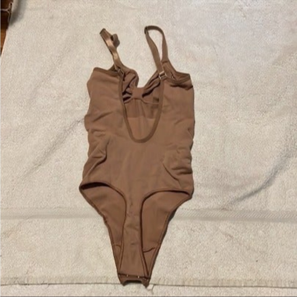 Skims seamless sculpt low back thong bodysuit